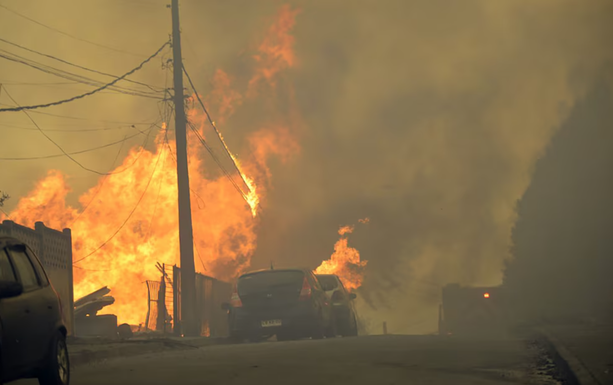 Devastadores incendios forestales en el sur de Chile: al menos 16 ...