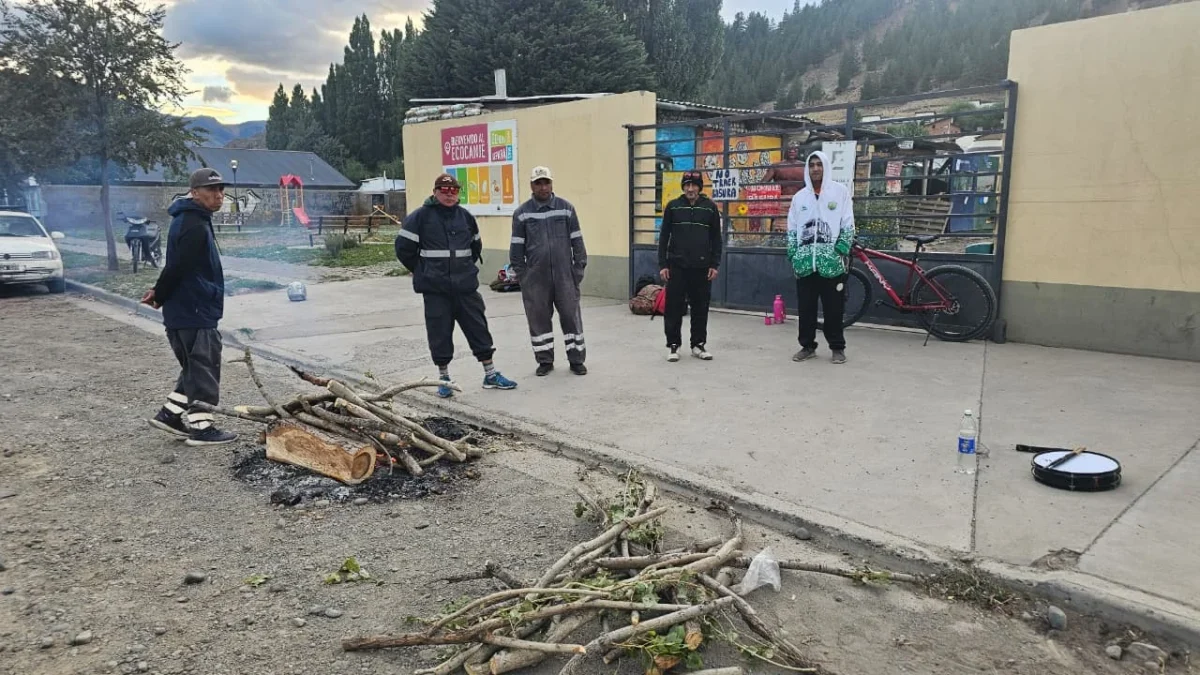 Conciliación obligatoria en Esquel: reclamo de trabajadores por sueldos adeudados pasa a negociación