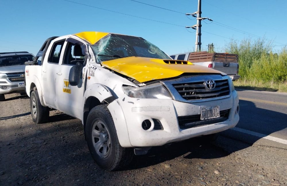Vuelco en Ruta 259: una camioneta de Vialidad Provincial volcó cerca de Trevelin