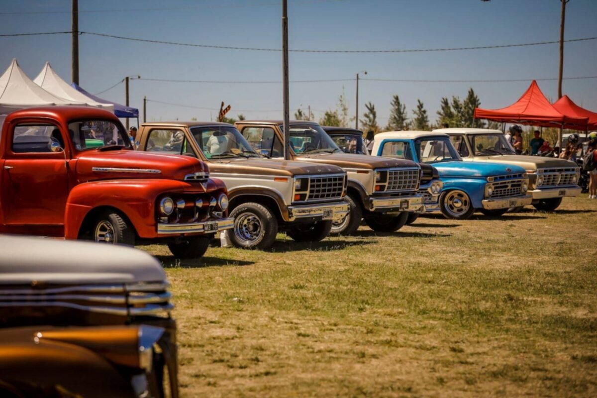 Esquel: encuentro de autos clásicos y motos con fines solidarios