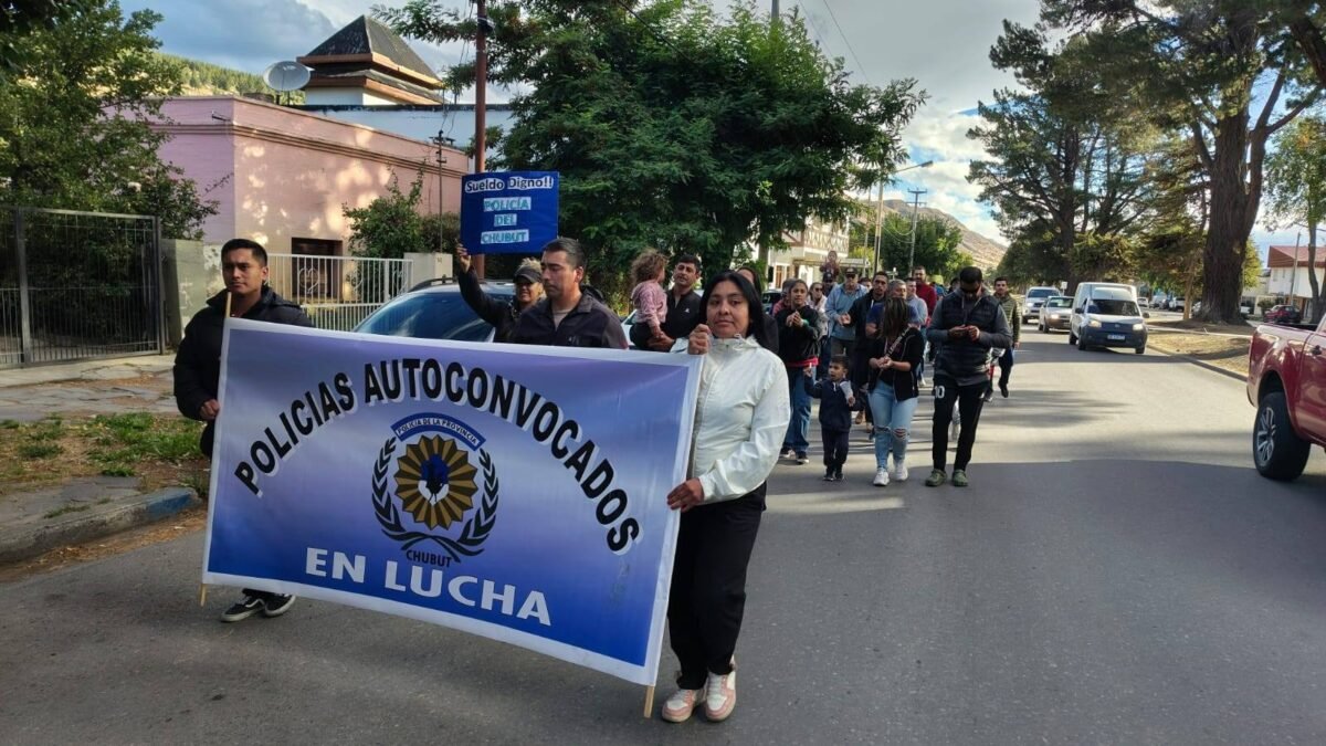 Policías endeudados: «muchas veces hay que salir a pedir créditos, créditos y créditos»