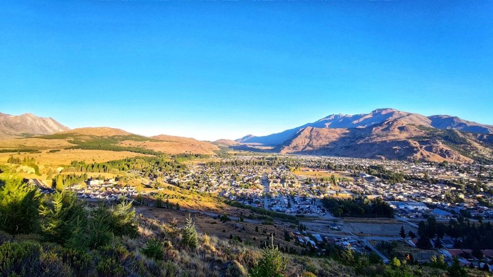 Esquel inicia el fin de semana con frío matutino y ráfagas en disminución