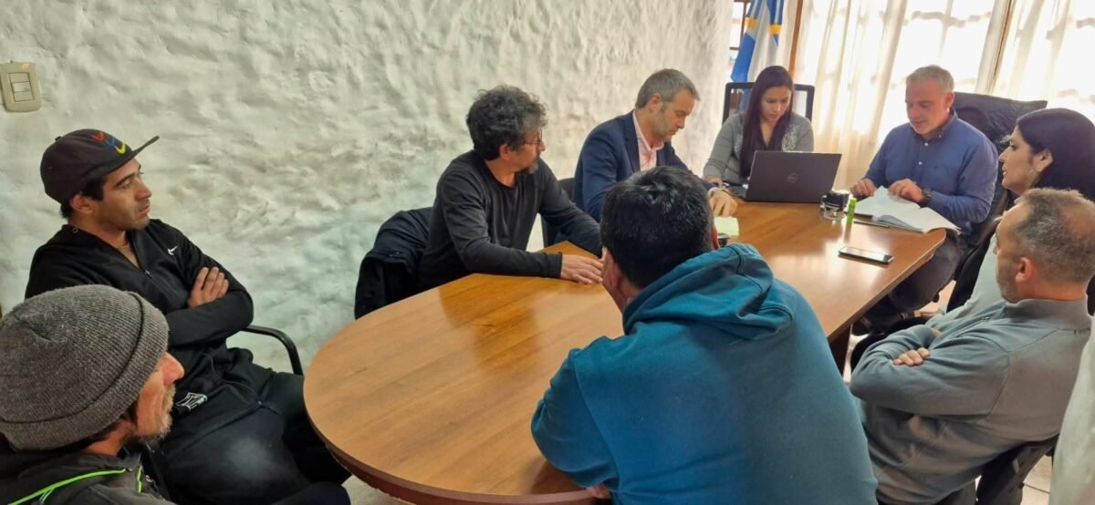 Reclamo de trabajadores de recolección en Esquel: hubo audiencia y el lunes continuará la conciliación