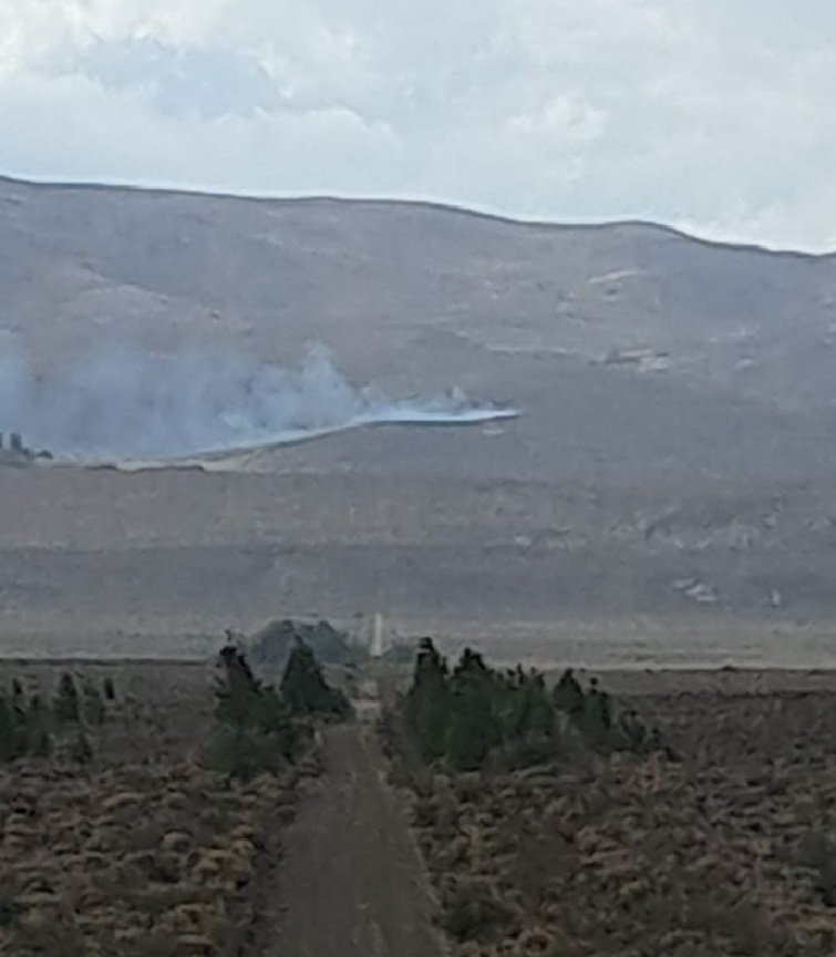 Rayo provoca incendio de pastizales en Arroyo Pescado y moviliza a Bomberos de Esquel