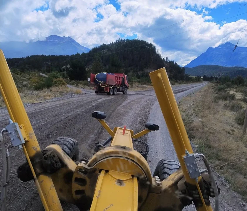 Realizan trabajos de mantenimiento en la Ruta 259 entre Trevelin y el paso a Chile